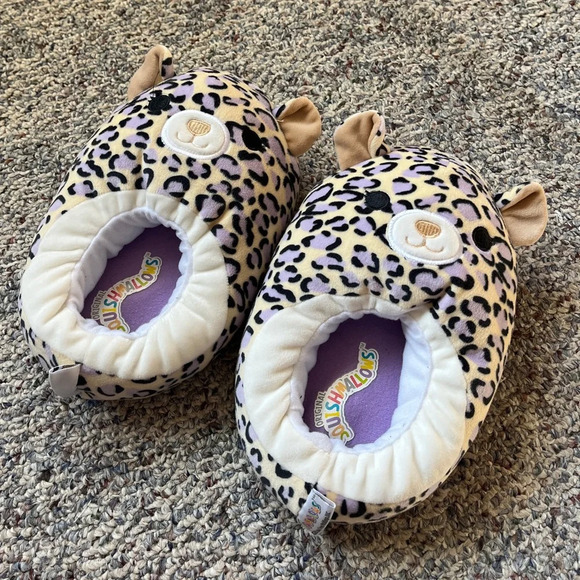 Squishmallow Size 4-5 Girls Purple Leopard Slippers - Picture 1 of 4